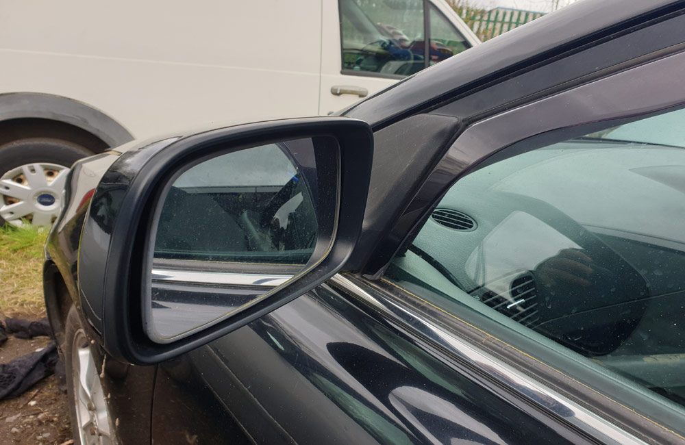 Toyota Avensis T Spirit D4D Door mirror passenger side front electric